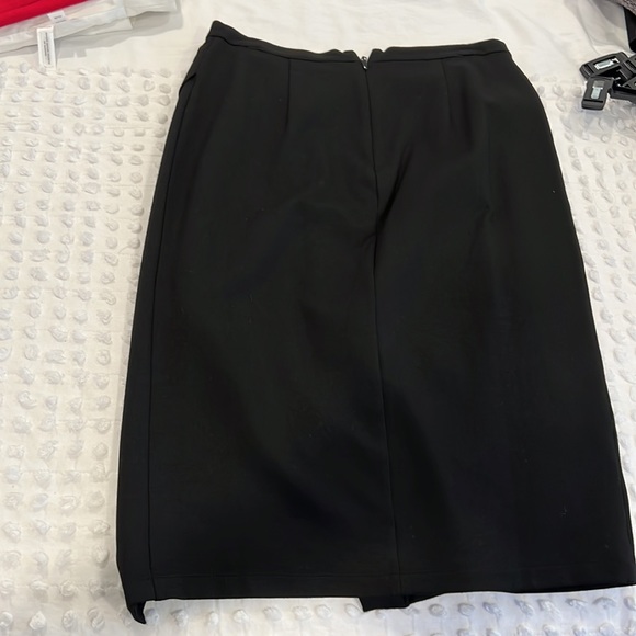 Skirt with split - Picture 2 of 2